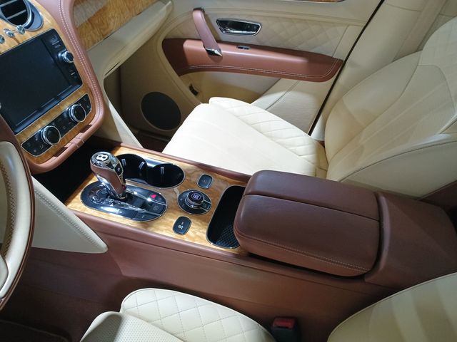 2019 Bentley Bentayga V8 AWD 1 Owner Clean Carfax - 23028482 - 19