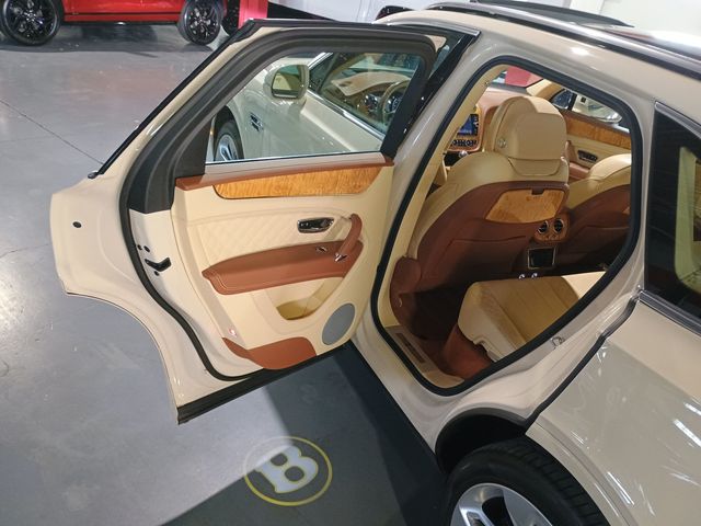 2019 Bentley Bentayga V8 AWD 1 Owner Clean Carfax - 23028482 - 27