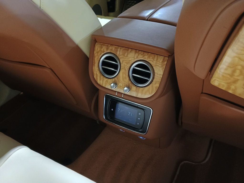 2019 Bentley Bentayga V8 AWD 1 Owner Clean Carfax - 23028482 - 31