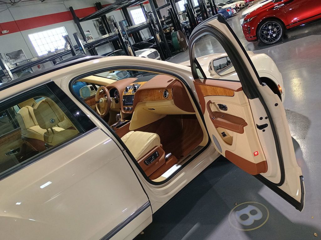 2019 Bentley Bentayga V8 AWD 1 Owner Clean Carfax - 23028482 - 39