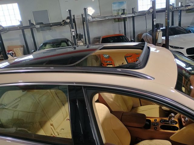 2019 Bentley Bentayga V8 AWD 1 Owner Clean Carfax - 23028482 - 40