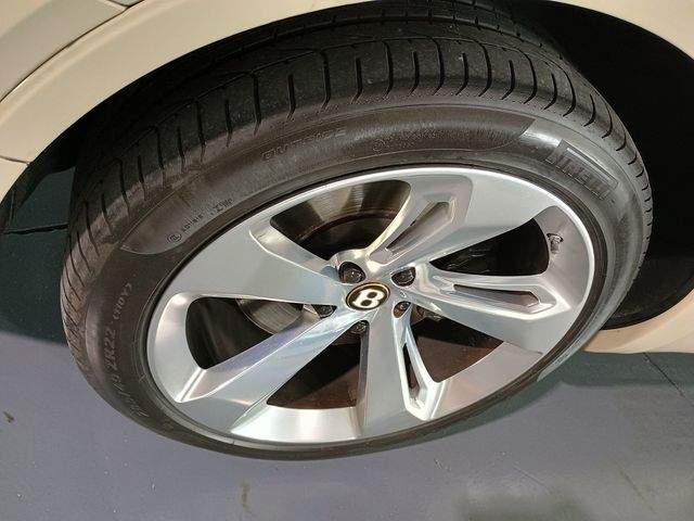 2019 Bentley Bentayga V8 AWD 1 Owner Clean Carfax - 23028482 - 50