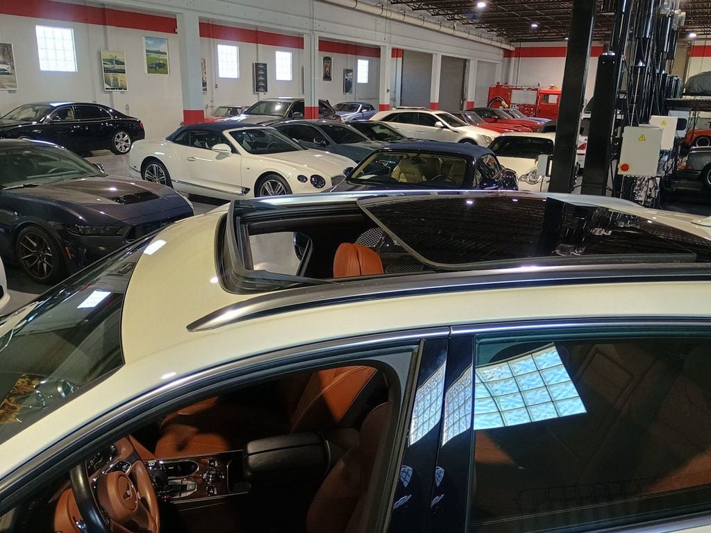 2019 Bentley Bentayga V8 AWD 1 Owner Clean Carfax Mulliner - 22950805 - 11