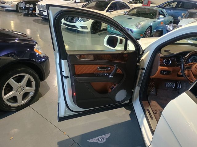 2019 Bentley Bentayga V8 AWD 1 Owner Clean Carfax Mulliner - 22950805 - 12