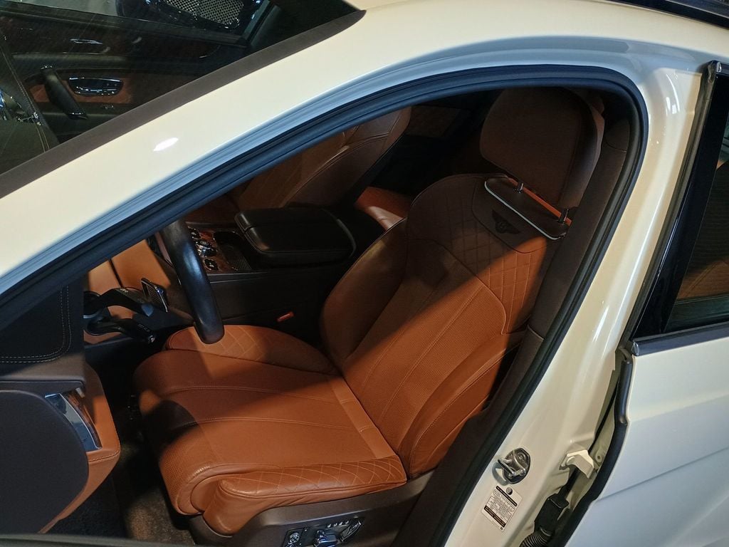 2019 Bentley Bentayga V8 AWD 1 Owner Clean Carfax Mulliner - 22950805 - 14