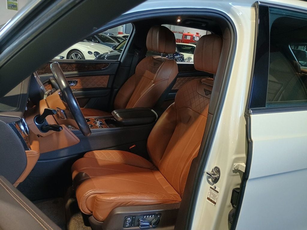 2019 Bentley Bentayga V8 AWD 1 Owner Clean Carfax Mulliner - 22950805 - 15