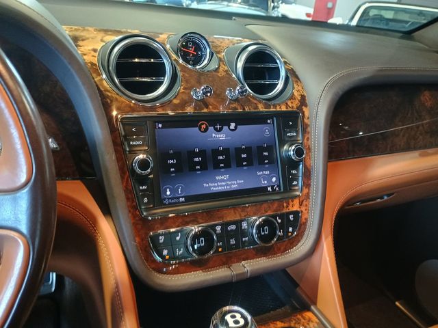 2019 Bentley Bentayga V8 AWD 1 Owner Clean Carfax Mulliner - 22950805 - 23