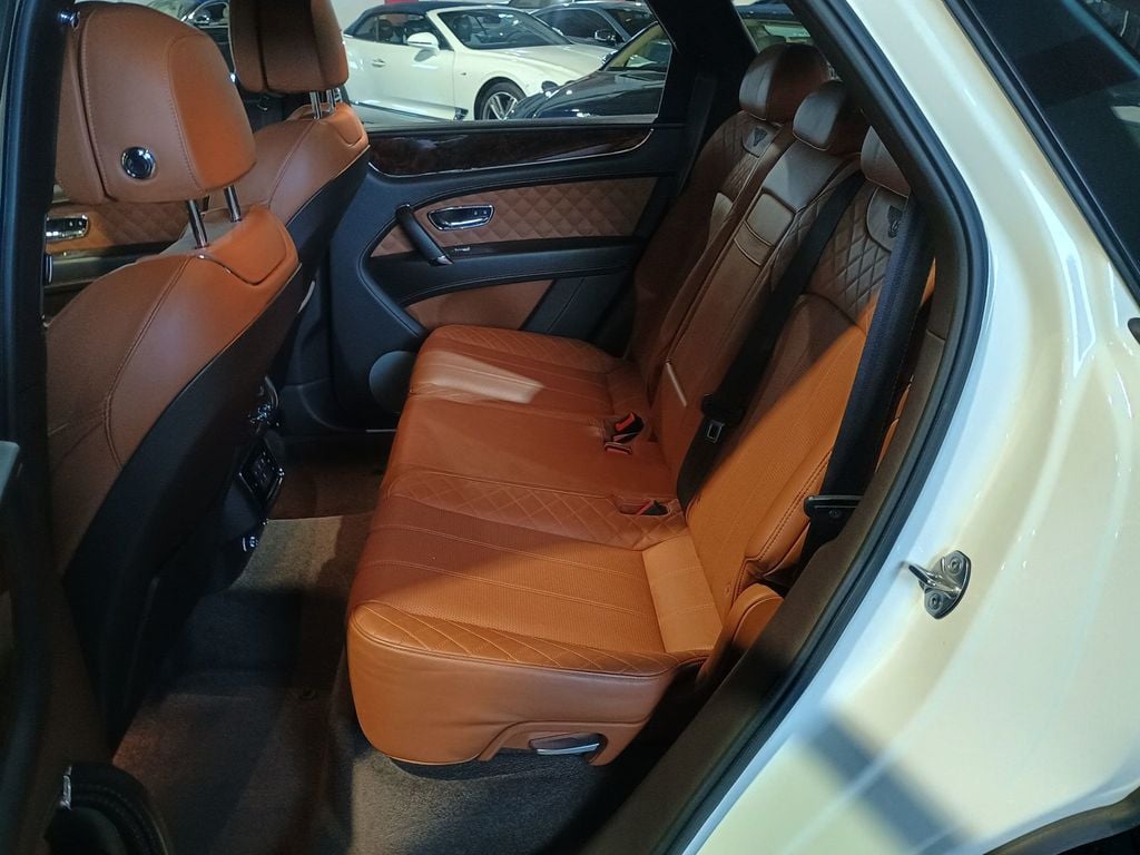 2019 Bentley Bentayga V8 AWD 1 Owner Clean Carfax Mulliner - 22950805 - 27