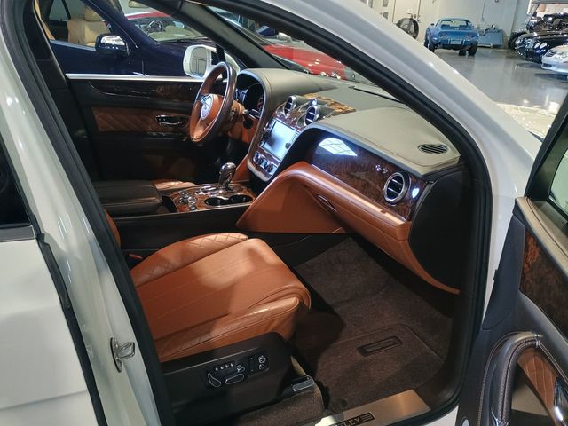2019 Bentley Bentayga V8 AWD 1 Owner Clean Carfax Mulliner - 22950805 - 32