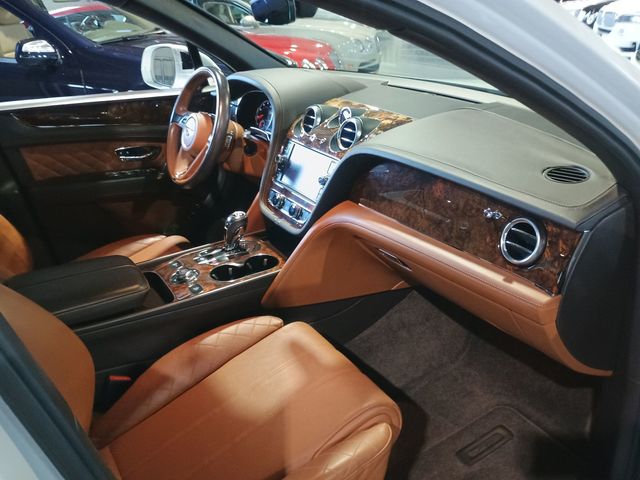 2019 Bentley Bentayga V8 AWD 1 Owner Clean Carfax Mulliner - 22950805 - 34