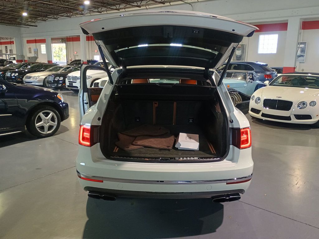 2019 Bentley Bentayga V8 AWD 1 Owner Clean Carfax Mulliner - 22950805 - 40