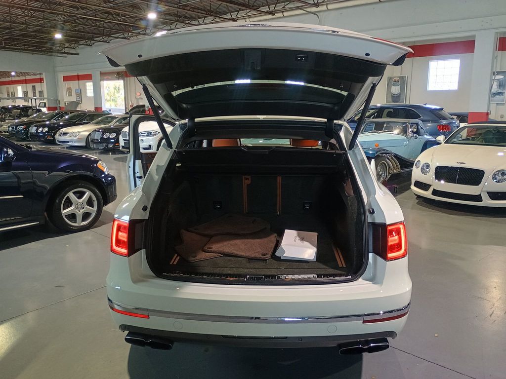 2019 Bentley Bentayga V8 AWD 1 Owner Clean Carfax Mulliner - 22950805 - 41