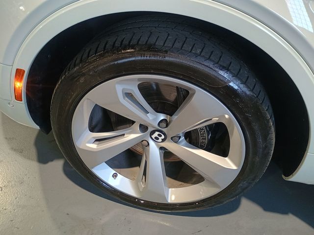 2019 Bentley Bentayga V8 AWD 1 Owner Clean Carfax Mulliner - 22950805 - 43