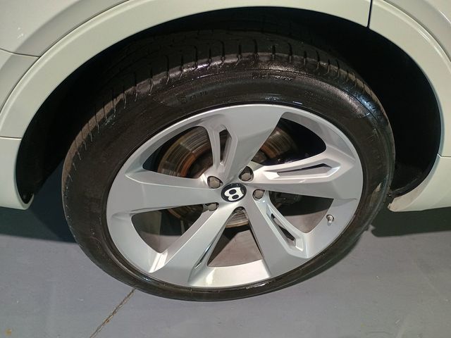 2019 Bentley Bentayga V8 AWD 1 Owner Clean Carfax Mulliner - 22950805 - 45