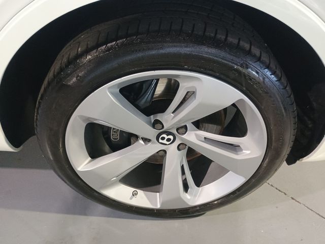 2019 Bentley Bentayga V8 AWD 1 Owner Clean Carfax Mulliner - 22950805 - 46