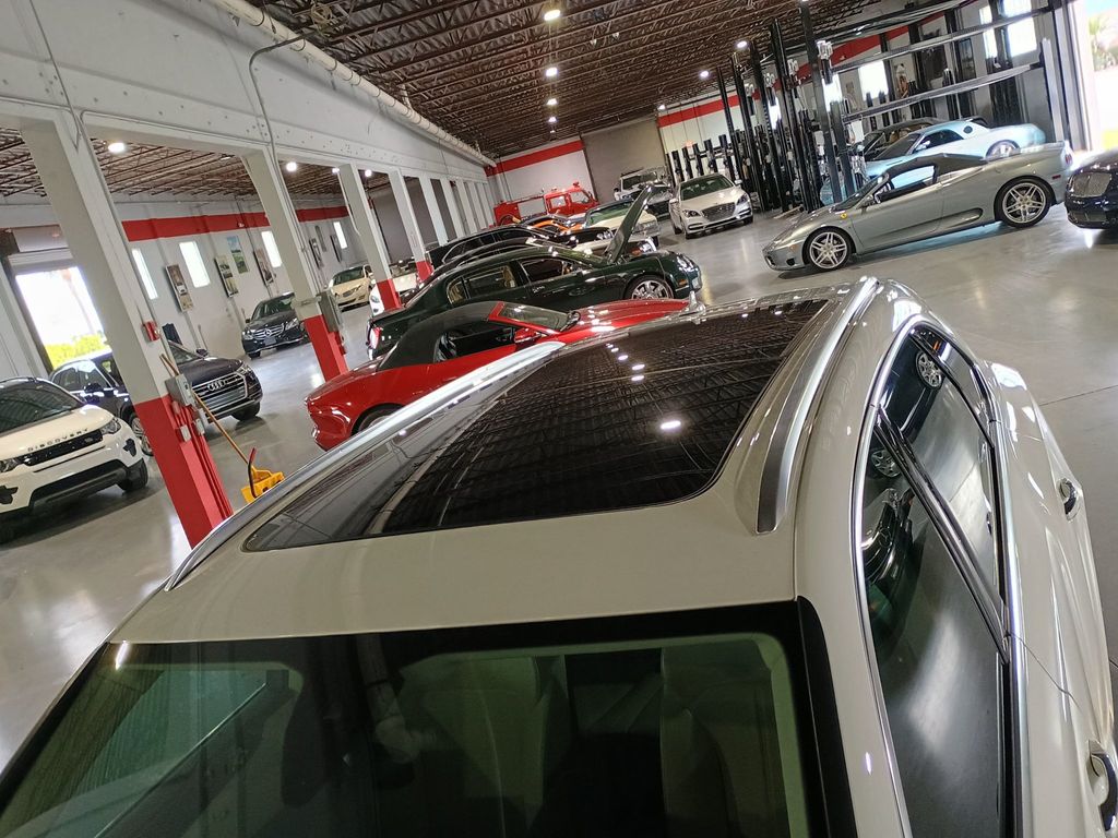 2019 Bentley Bentayga V8 AWD Clean AutoCheck Florida SUV - 23018228 - 10