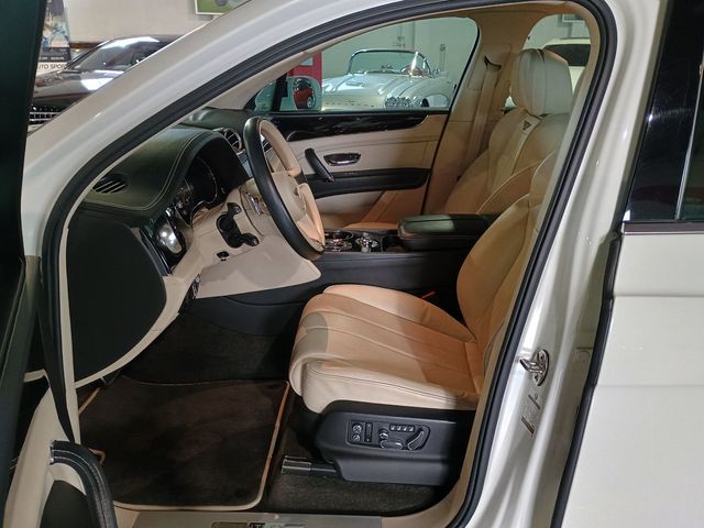 2019 Bentley Bentayga V8 AWD Clean AutoCheck Florida SUV - 23018228 - 14