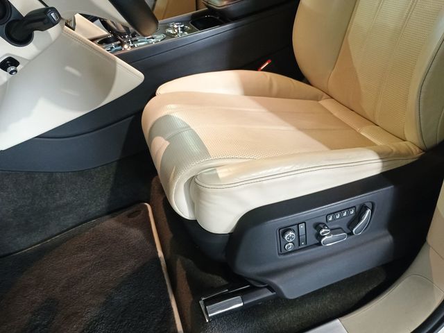 2019 Bentley Bentayga V8 AWD Clean AutoCheck Florida SUV - 23018228 - 16