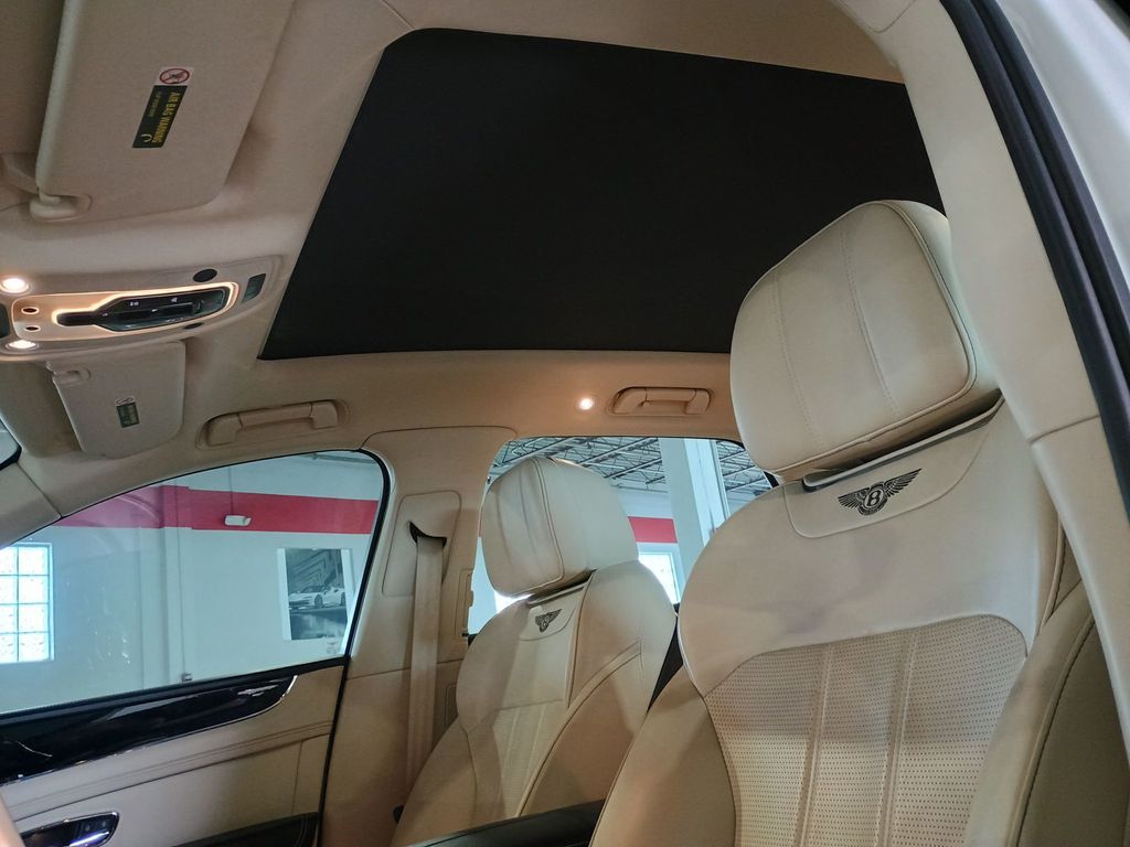 2019 Bentley Bentayga V8 AWD Clean AutoCheck Florida SUV - 23018228 - 17