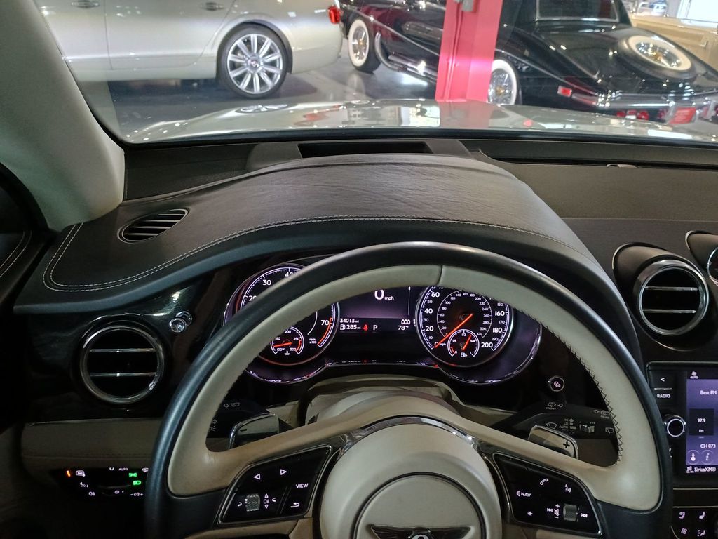 2019 Bentley Bentayga V8 AWD Clean AutoCheck Florida SUV - 23018228 - 21
