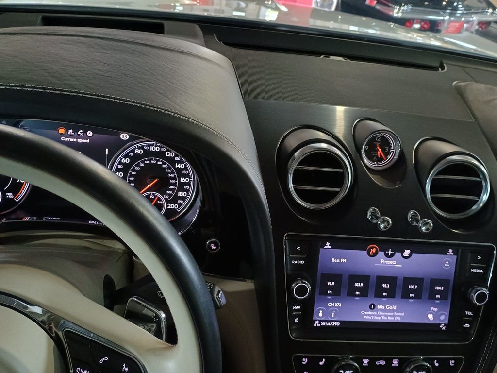 2019 Bentley Bentayga V8 AWD Clean AutoCheck Florida SUV - 23018228 - 22