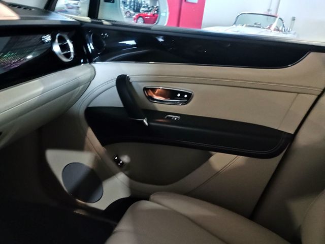 2019 Bentley Bentayga V8 AWD Clean AutoCheck Florida SUV - 23018228 - 24