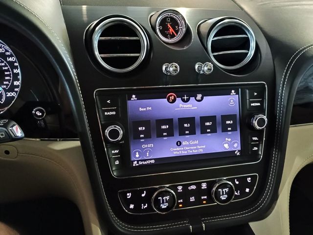 2019 Bentley Bentayga V8 AWD Clean AutoCheck Florida SUV - 23018228 - 25