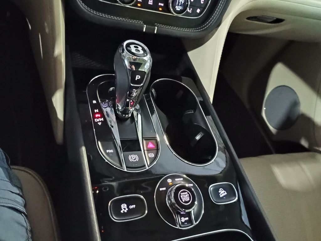 2019 Bentley Bentayga V8 AWD Clean AutoCheck Florida SUV - 23018228 - 26