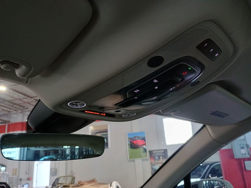 2019 Bentley Bentayga V8 AWD Clean AutoCheck Florida SUV - 23018228 - 27