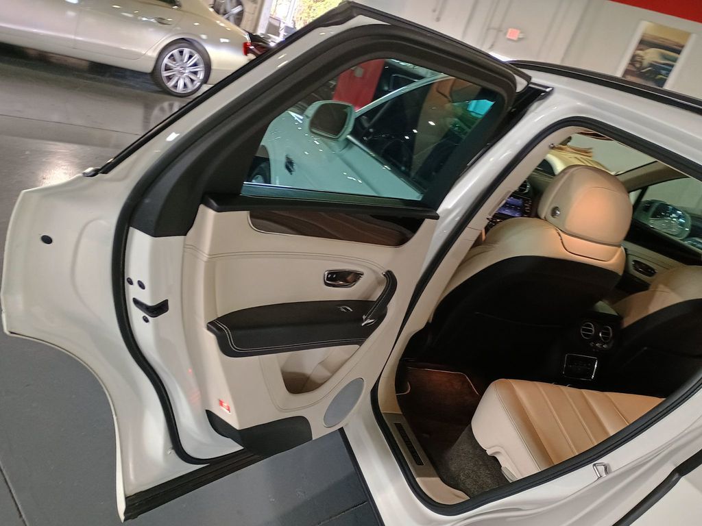 2019 Bentley Bentayga V8 AWD Clean AutoCheck Florida SUV - 23018228 - 28