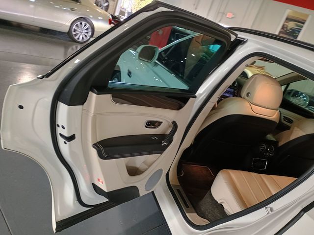 2019 Bentley Bentayga V8 AWD Clean AutoCheck Florida SUV - 23018228 - 28
