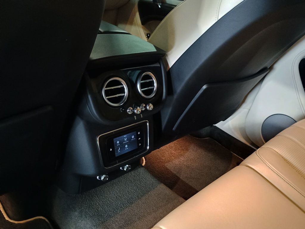 2019 Bentley Bentayga V8 AWD Clean AutoCheck Florida SUV - 23018228 - 31