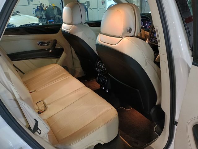 2019 Bentley Bentayga V8 AWD Clean AutoCheck Florida SUV - 23018228 - 32