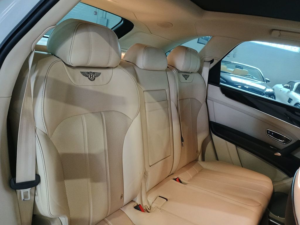 2019 Bentley Bentayga V8 AWD Clean AutoCheck Florida SUV - 23018228 - 34