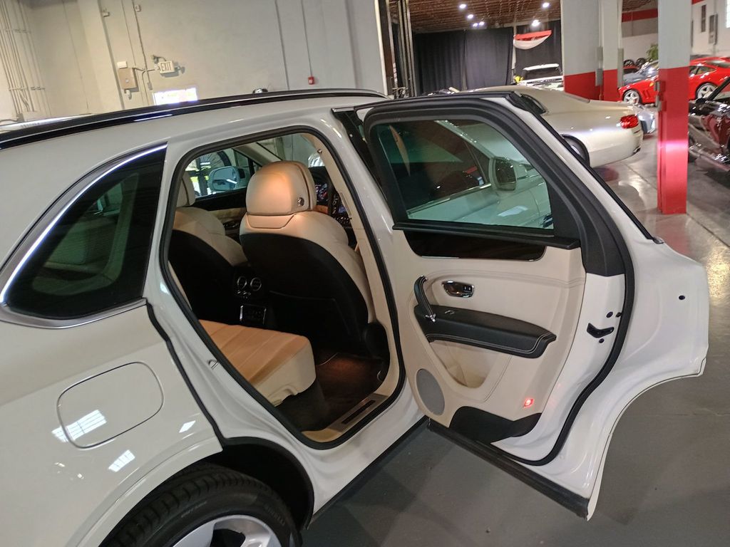 2019 Bentley Bentayga V8 AWD Clean AutoCheck Florida SUV - 23018228 - 35