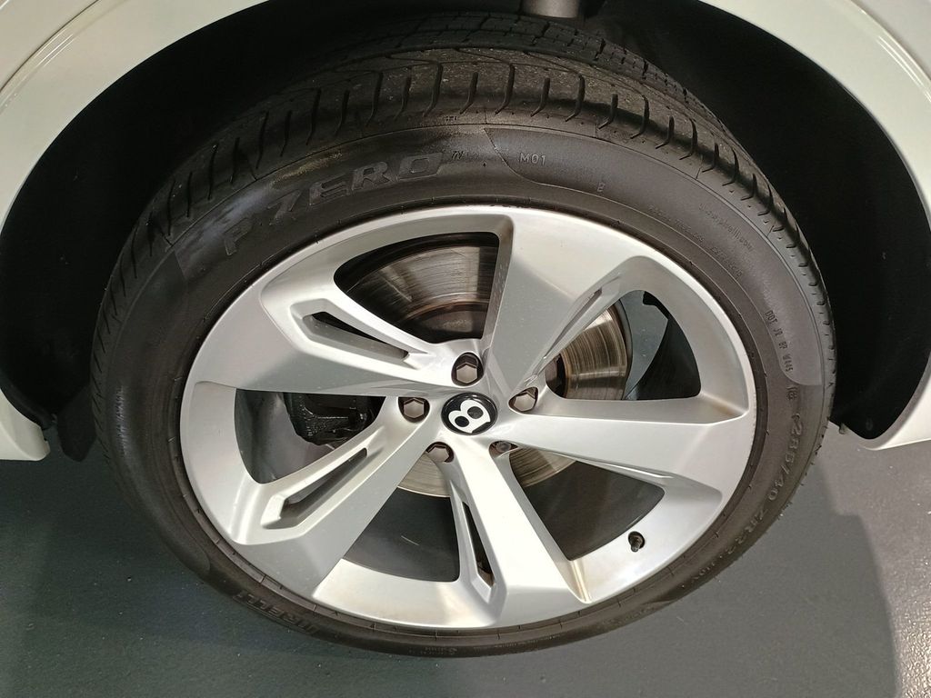 2019 Bentley Bentayga V8 AWD Clean AutoCheck Florida SUV - 23018228 - 53