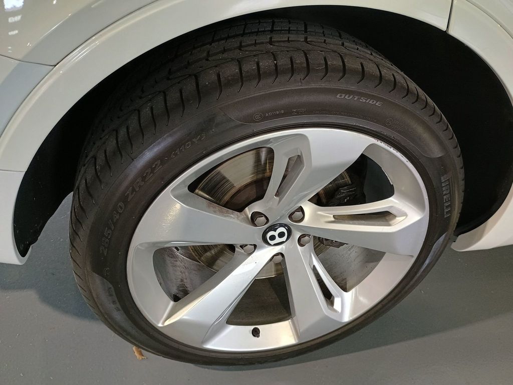 2019 Bentley Bentayga V8 AWD Clean AutoCheck Florida SUV - 23018228 - 54