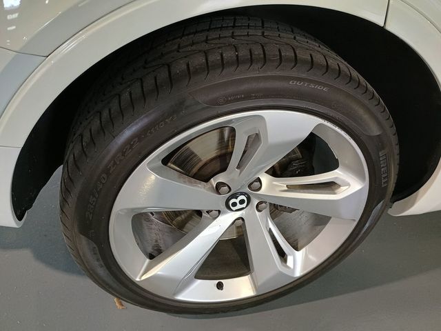 2019 Bentley Bentayga V8 AWD Clean AutoCheck Florida SUV - 23018228 - 54