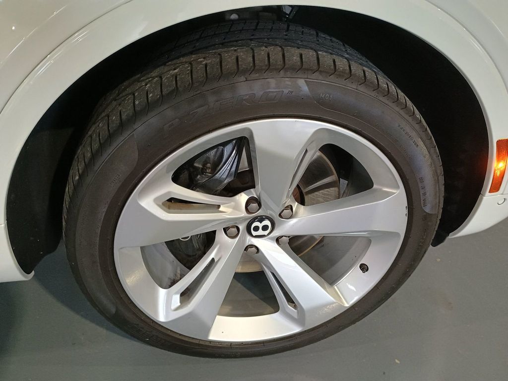 2019 Bentley Bentayga V8 AWD Clean AutoCheck Florida SUV - 23018228 - 55