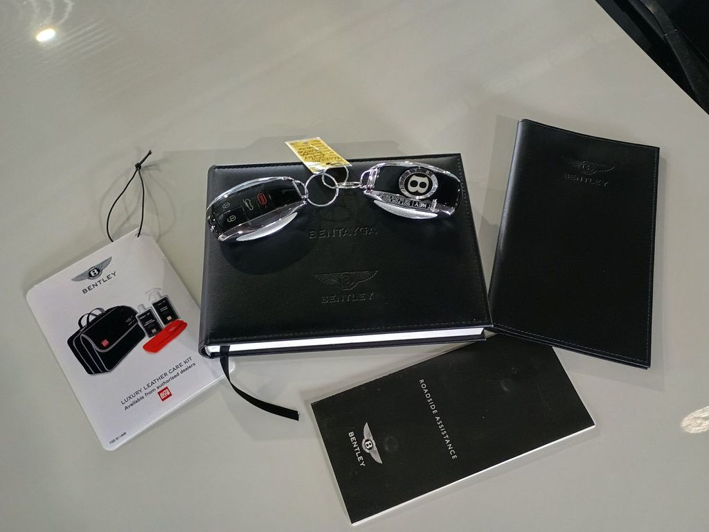 2019 Bentley Bentayga V8 AWD Clean AutoCheck Florida SUV - 23018228 - 56