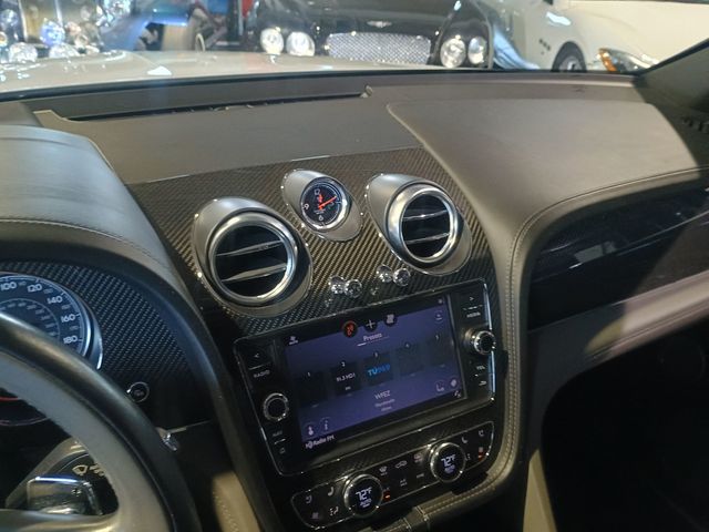 2019 Bentley Bentayga V8 AWD Clean Carfax Florida SUV - 22966127 - 20