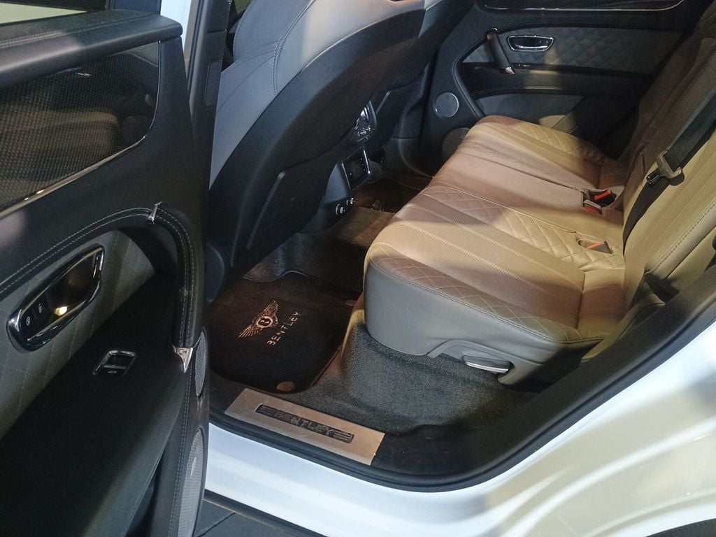 2019 Bentley Bentayga V8 AWD Clean Carfax Florida SUV - 22966127 - 27