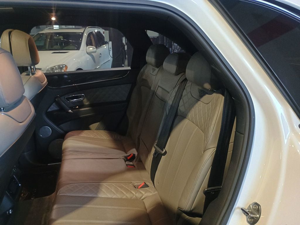 2019 Bentley Bentayga V8 AWD Clean Carfax Florida SUV - 22966127 - 28