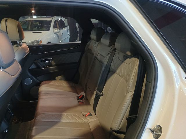2019 Bentley Bentayga V8 AWD Clean Carfax Florida SUV - 22966127 - 28