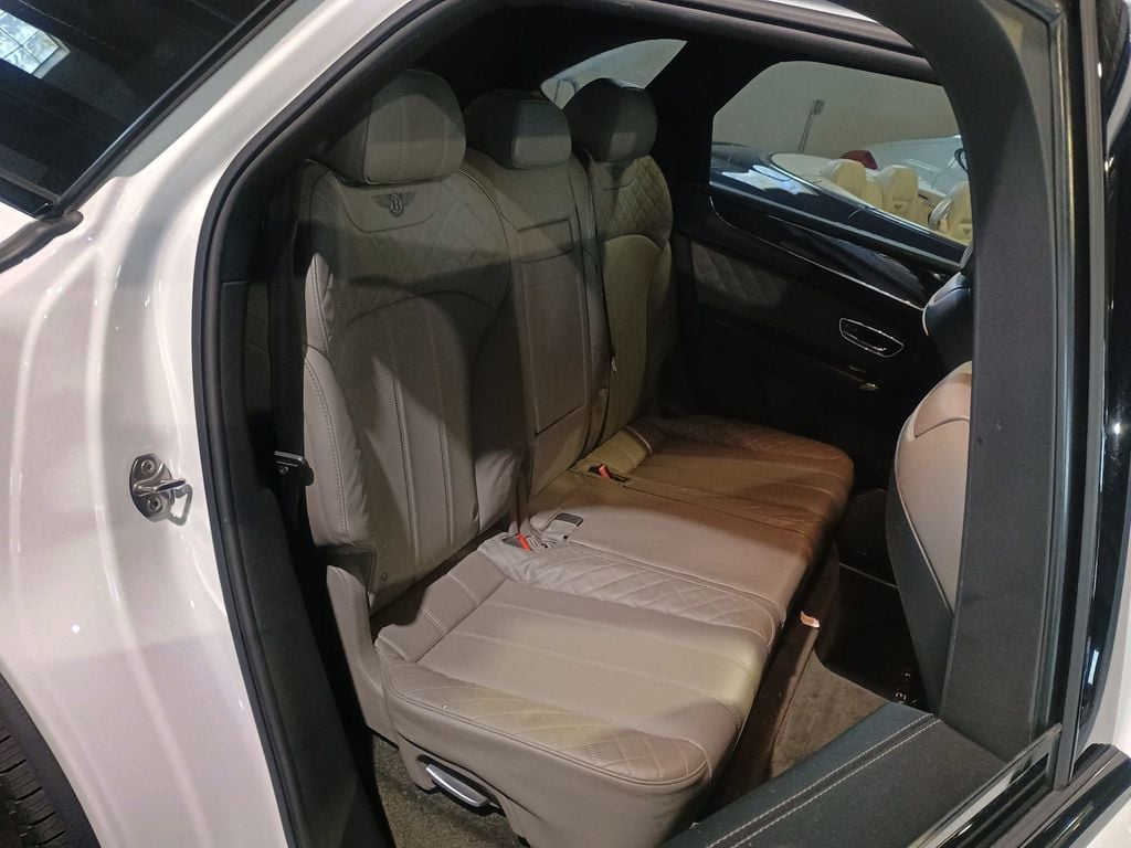 2019 Bentley Bentayga V8 AWD Clean Carfax Florida SUV - 22966127 - 31