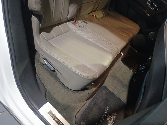 2019 Bentley Bentayga V8 AWD Clean Carfax Florida SUV - 22966127 - 33