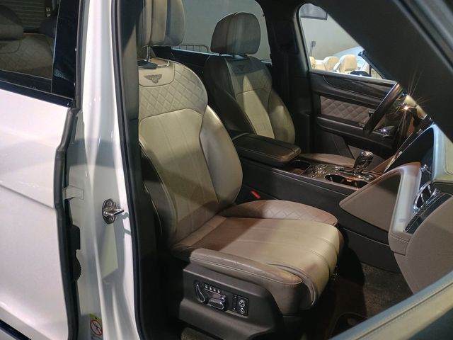 2019 Bentley Bentayga V8 AWD Clean Carfax Florida SUV - 22966127 - 36