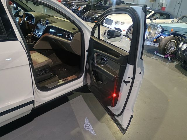 2019 Bentley Bentayga V8 AWD Clean Carfax Florida SUV - 22966127 - 38