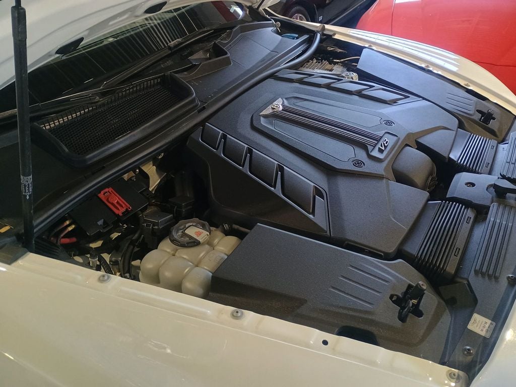 2019 Bentley Bentayga V8 AWD Clean Carfax Florida SUV - 22966127 - 40