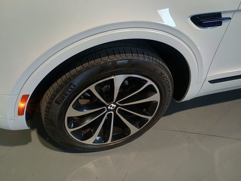 2019 Bentley Bentayga V8 AWD Clean Carfax Florida SUV - 22966127 - 45